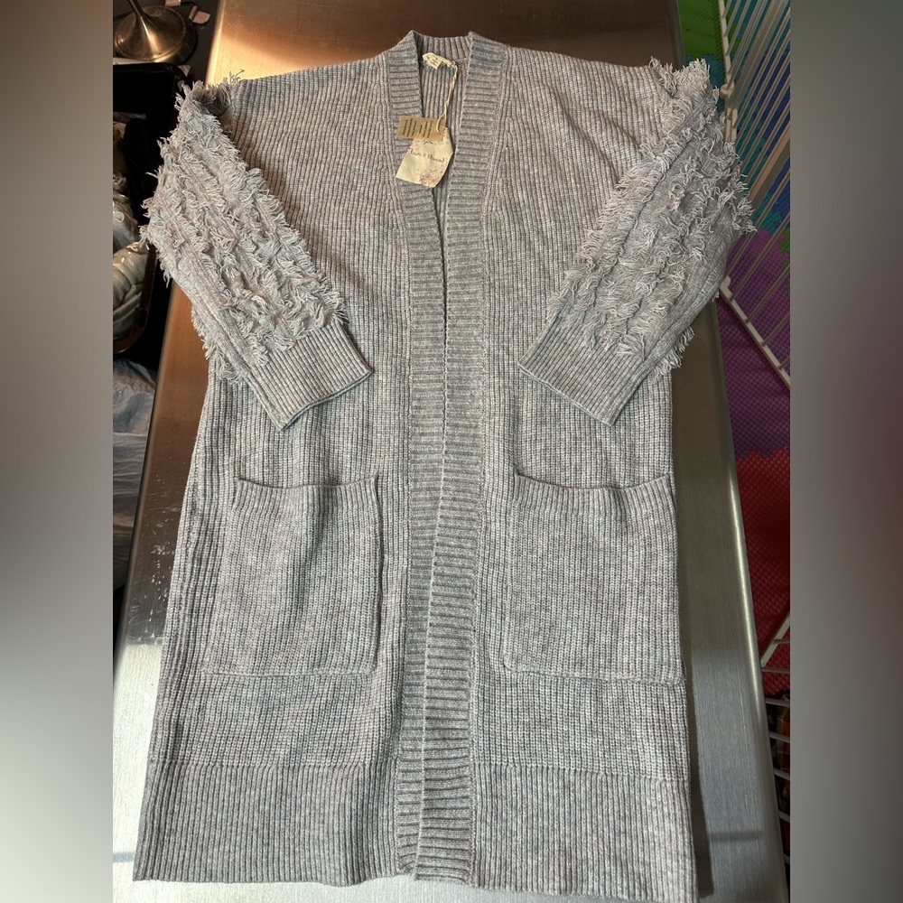 Hem & Thread Textured Sleeve Gray Cardigan‎